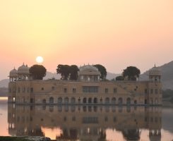 chahardharma-tourist-3872458_1280